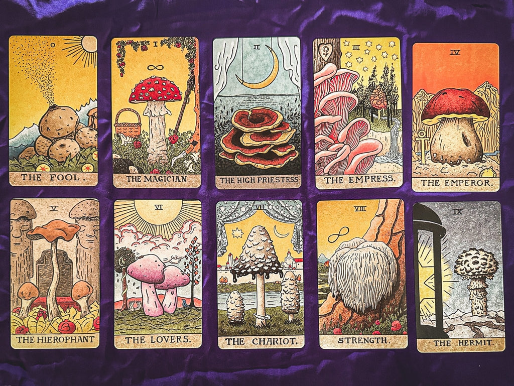 THE MUSHROOM HUNTER'S ARCANUM: A Tarot Deck for Mushroom Hunters - Collective Awakening