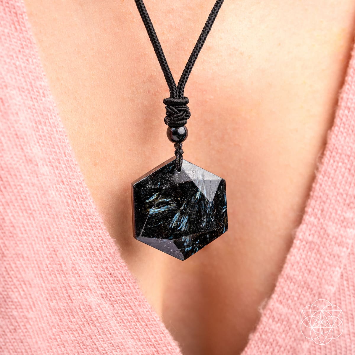 The Arfvedsonite Deep Healing Pendant - Collective Awakening