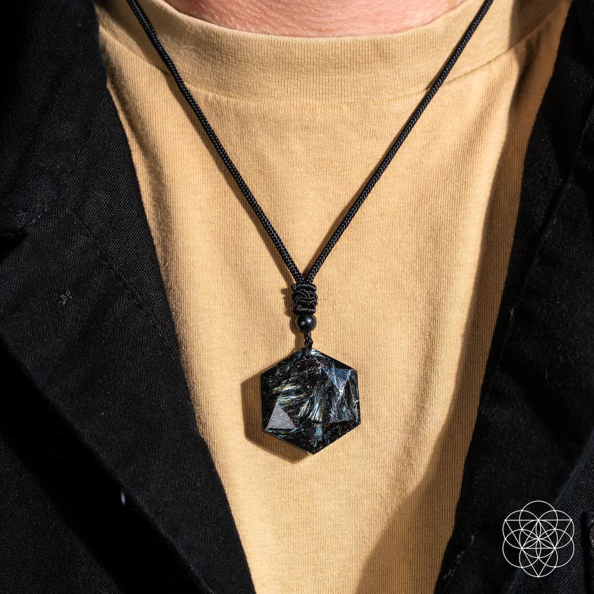 The Arfvedsonite Deep Healing Pendant - Collective Awakening